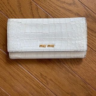 ミュウミュウ(miumiu)の週末値下げ！miumiu クロコダイル　長財布(財布)