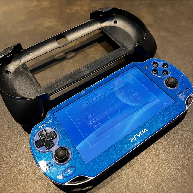 PlayStation Vita(プレイステーションヴィータ)のPlayStationVita ブルー PCH-1000 Blue  本体 エンタメ/ホビーのゲームソフト/ゲーム機本体(携帯用ゲーム機本体)の商品写真