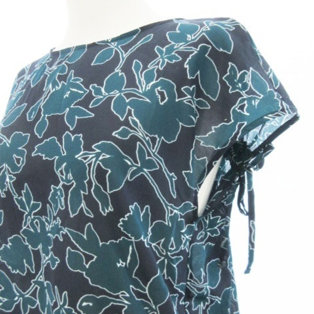 UNTITLED(アンタイトル)のアンタイトル 近年 ブラウス カットソー シャツ ノースリーブ 総柄 紺 2 レディースのトップス(シャツ/ブラウス(半袖/袖なし))の商品写真
