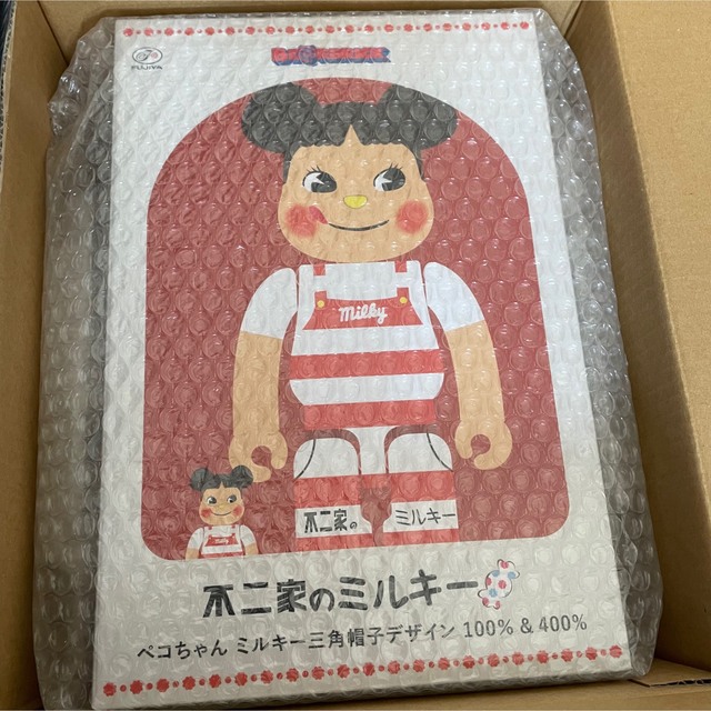 BE@RBRICK(ベアブリック)のBE＠RBRICK ペコちゃん ミルキー三角帽子デザイン 100％ & 400％ ハンドメイドのおもちゃ(フィギュア)の商品写真