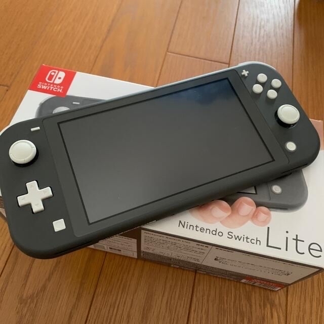 Nintendo Switch Lite 美品 エンタメ/ホビーのゲームソフト/ゲーム機本体(携帯用ゲーム機本体)の商品写真