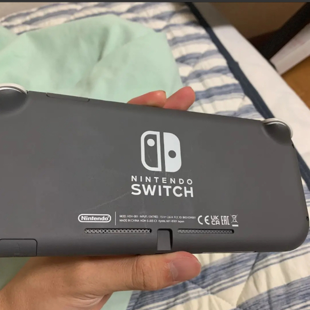 Nintendo Switch Lite 美品 エンタメ/ホビーのゲームソフト/ゲーム機本体(携帯用ゲーム機本体)の商品写真