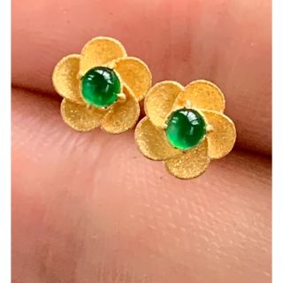 本翡翠ピアス k18 氷陽緑 魔除け 国石 高級品 氷種可愛い花模様