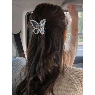 ジェラートピケ(gelato pique)の【新品・未使用】韓国ファッション パールバタフライヘアクリップ(バレッタ/ヘアクリップ)