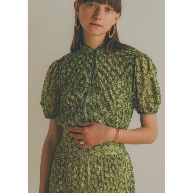 CLANE(クラネ)のCLANE PLEATS FLORET TOPS レディースのトップス(シャツ/ブラウス(半袖/袖なし))の商品写真