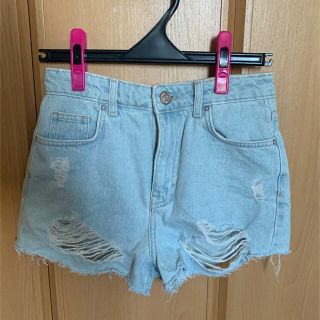 フォーエバートゥエンティーワン(FOREVER 21)のデニム　ショートパンツ　ダメージ(ショートパンツ)