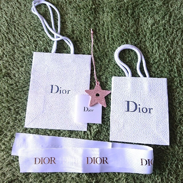 Dior(ディオール)の【Dior】♥️新品★charm🎀/ショッパー/リボン レディースのアクセサリー(チャーム)の商品写真