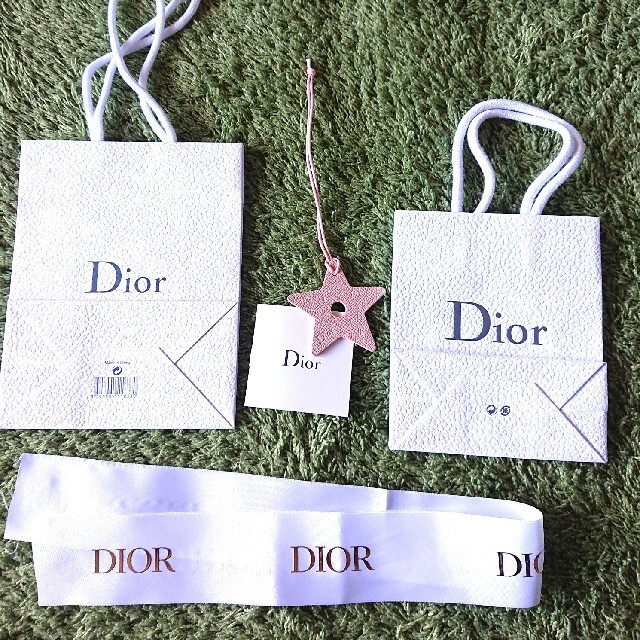 Dior(ディオール)の【Dior】♥️新品★charm🎀/ショッパー/リボン レディースのアクセサリー(チャーム)の商品写真