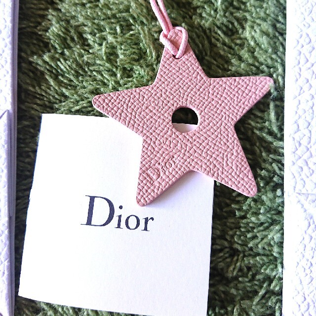 Dior(ディオール)の【Dior】♥️新品★charm🎀/ショッパー/リボン レディースのアクセサリー(チャーム)の商品写真