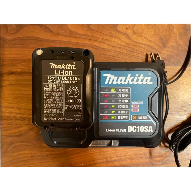 Makita(マキタ)のマキタ充電器 Li-ion 10.8v用 DC10SA スマホ/家電/カメラのスマートフォン/携帯電話(バッテリー/充電器)の商品写真