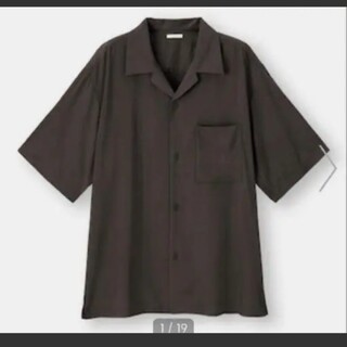 ジーユー(GU)のダークブラウン　ジーユー　オープンカラーシャツ(五分袖)(シャツ)