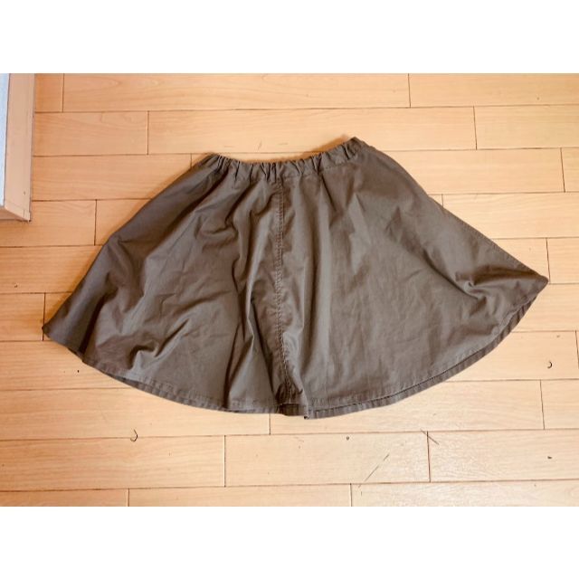 MUJI (無印良品)(ムジルシリョウヒン)の無印良品　スカート　フレア　130　カーキ キッズ/ベビー/マタニティのキッズ服女の子用(90cm~)(スカート)の商品写真