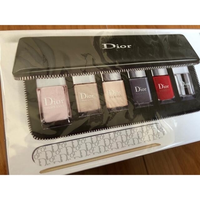 Dior(ディオール)のDior  ディオール　マニキュアセット　ポリッシュセット　ケース付き コスメ/美容のネイル(マニキュア)の商品写真