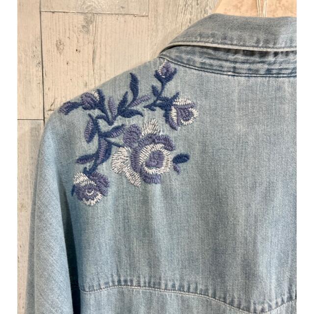 Levi's(リーバイス)のLevi's リーバイス 刺繍 オーバーショルダー デニムワンピース レディースのワンピース(ひざ丈ワンピース)の商品写真