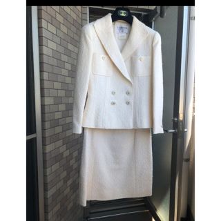 シャネル(CHANEL)のMandY2010/9様専用　美品✴︎シャネル　スーツ　オフホワイト(スーツ)