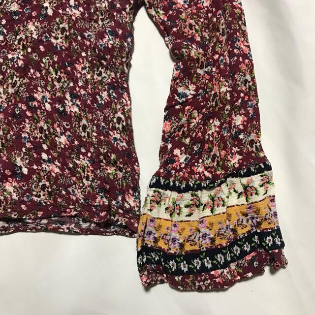 Bershka(ベルシュカ)のベルシュカ　花柄トップス　ブラウス　カーディガン レディースのトップス(シャツ/ブラウス(長袖/七分))の商品写真