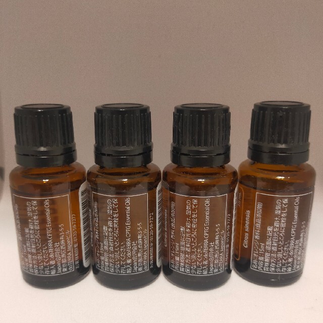 doTERRA ドテラ orange オレンジ 15ml 4本セット アロマ コスメ/美容のリラクゼーション(エッセンシャルオイル（精油）)の商品写真