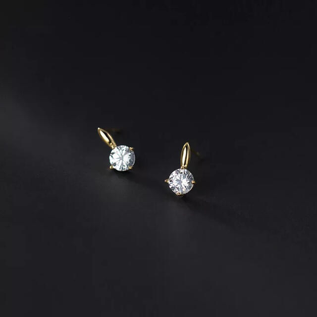 AHKAH(アーカー)のzirconia stud pierce 18k coating & s925 レディースのアクセサリー(ピアス)の商品写真