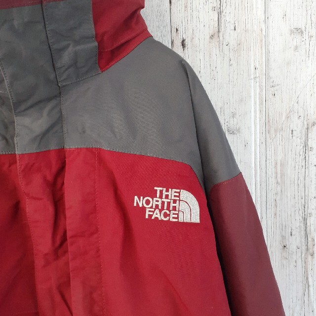 THE NORTH FACE(ザノースフェイス)のUS規格ノースフェイスマウンテンパーカーハイベント刺繍ロゴレッド赤L メンズのジャケット/アウター(ナイロンジャケット)の商品写真