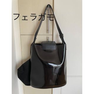 サルヴァトーレフェラガモ(Salvatore Ferragamo)のフェラガモ　バッグ　ブラック(ショルダーバッグ)