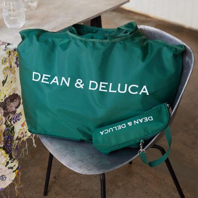 DEAN & DELUCA(ディーンアンドデルーカ)のGLOW 8月号 DEAN & DELUCA レジかごバッグ&保冷ボトルホルダ レディースのバッグ(エコバッグ)の商品写真