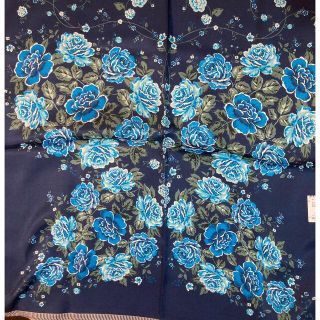 ANNA SUI - アナスイ シルクスカーフお花 蝶々柄neの通販 by ANNA SUI - アナスイ シルクスカーフお花 蝶々柄neの通販 by