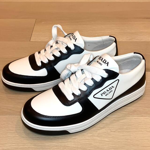 PRADA - プラダ ディストリクト レザー スニーカー メンズ PRADA - プラダ ディストリクト レザー スニーカー メンズ