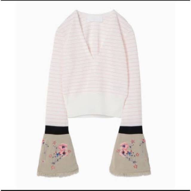 mame(マメ)のmame embroidery cuffs v-neck knit レディースのトップス(ニット/セーター)の商品写真