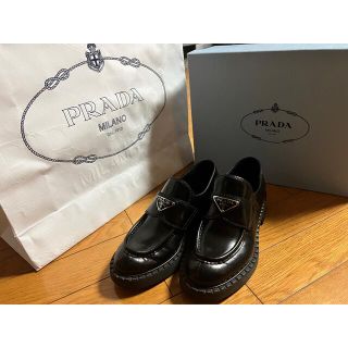 プラダ(PRADA)の【美品】プラダ チョコレート ブラッシュドレザー(ローファー/革靴)