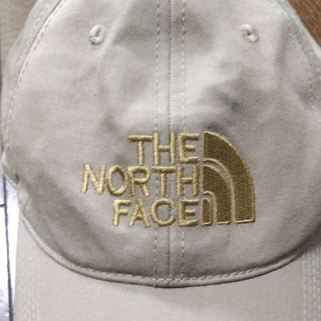 THE NORTH FACE(ザノースフェイス)のTHE NORTH FACE　キャップ　帽子　ベージュ　ゴールド メンズの帽子(キャップ)の商品写真