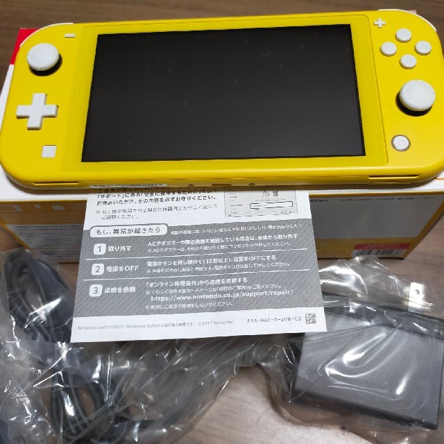 Nintendo Switch(ニンテンドースイッチ)のNintendo Switch Lite イエロー　ニンテンドースイッチライト エンタメ/ホビーのゲームソフト/ゲーム機本体(家庭用ゲーム機本体)の商品写真