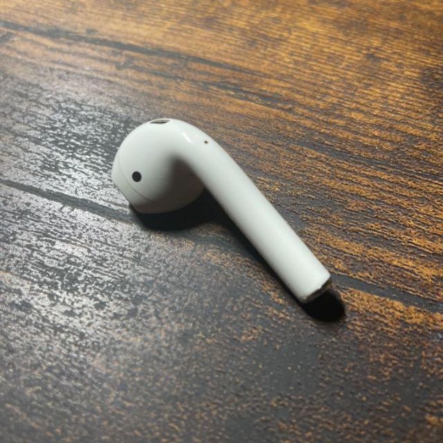 AirPods 第2世代 左のみ 即日発送 スマホ/家電/カメラのオーディオ機器(ヘッドフォン/イヤフォン)の商品写真