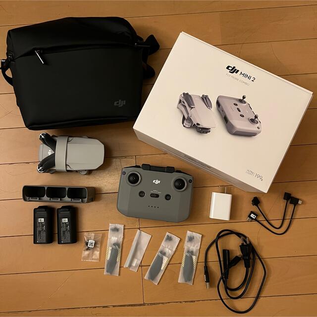 GoPro(ゴープロ)の【早い者勝ち】DJI mini 2 fly more combo 使用1度のみ エンタメ/ホビーのテーブルゲーム/ホビー(航空機)の商品写真