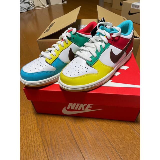 NIKE(ナイキ)のNIKE GS DUNK LOW SE "FREE 99 メンズの靴/シューズ(スニーカー)の商品写真