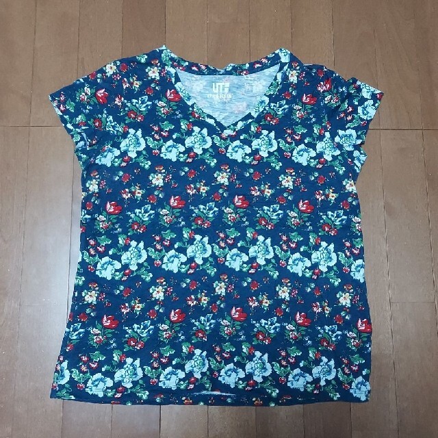 UNIQLO(ユニクロ)のユニクロ花柄Tシャツ レディースのトップス(Tシャツ(半袖/袖なし))の商品写真