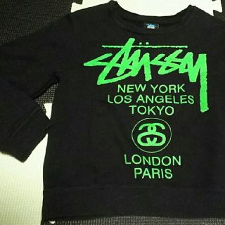 ステューシー(STUSSY)のトレーナー黒キッズ緑色ワールドツアーMスウェット110㎝ステューシー ブラック(Tシャツ/カットソー)