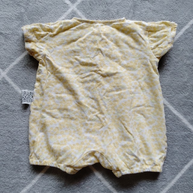 UNIQLO(ユニクロ)のカバーオール　半袖　60　前開き　女の子 キッズ/ベビー/マタニティのベビー服(~85cm)(カバーオール)の商品写真