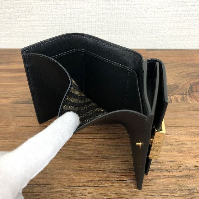 FENDI(フェンディ)の未使用品 FENDI 三つ折り財布 8M0395 ブラック 374 レディースのファッション小物(財布)の商品写真