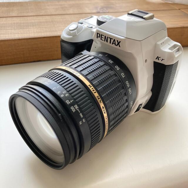 PENTAX(ペンタックス)のPENTAX k-r デジタル一眼レフ　ホワイト　TAMRON 望遠レンズ スマホ/家電/カメラのカメラ(デジタル一眼)の商品写真