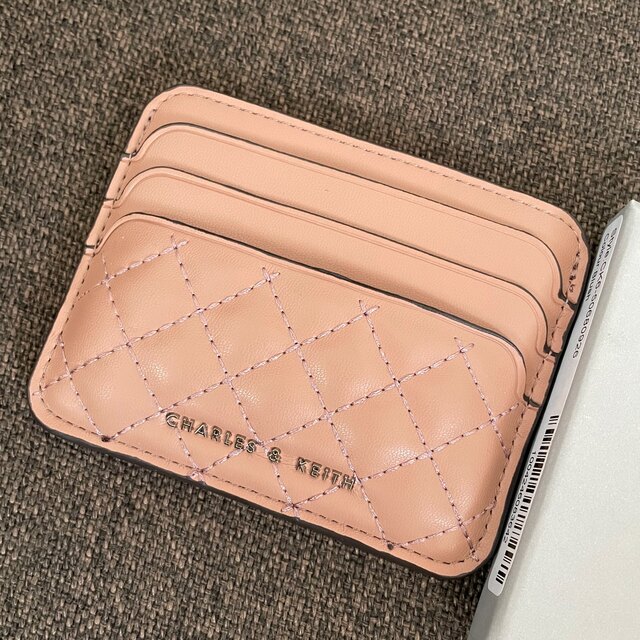 Charles and Keith(チャールズアンドキース)のチャールズアンドキース カードケース ピンク レディースのファッション小物(名刺入れ/定期入れ)の商品写真