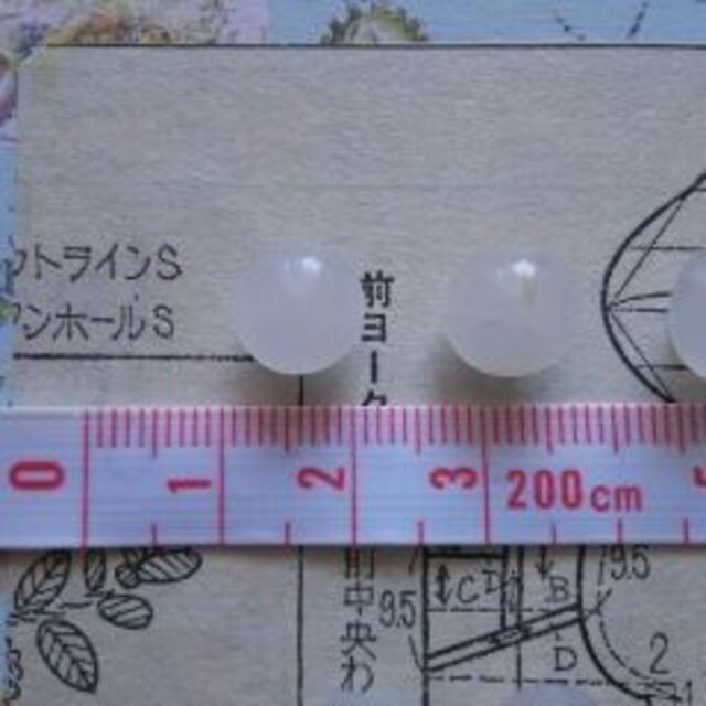 昭和レトロボタン　半透明小さいボタン8個セット ハンドメイドの素材/材料(各種パーツ)の商品写真