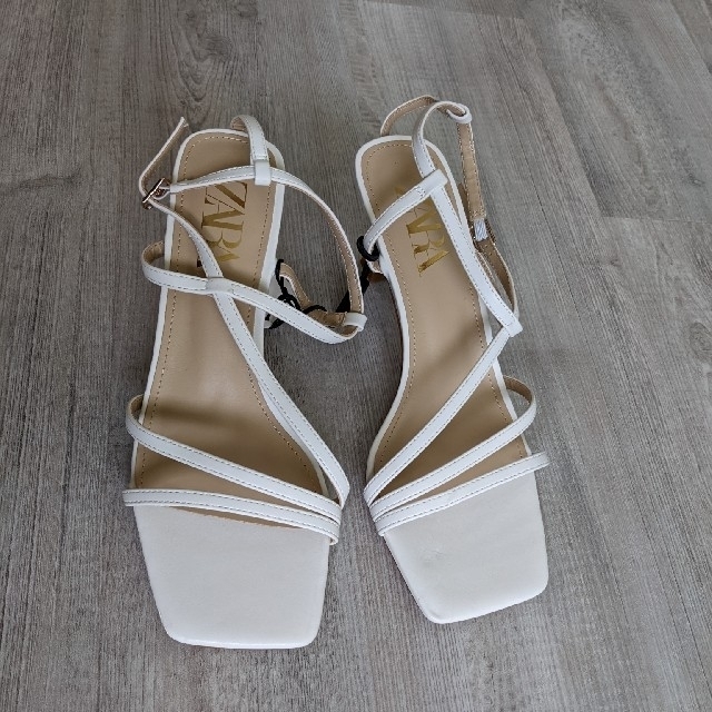 ZARA 幅細ストラップ付きハイヒールサンダル 37サイズ ホワイト アーバンリサーチ アンクルストラップサンダル スナイデル ZARA IENA