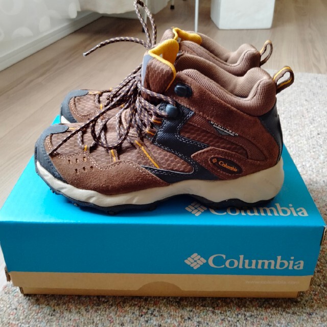 Columbia(コロンビア)のColumbia コロンビア 23.5cmトレッキングシューズ レディースの靴/シューズ(その他)の商品写真