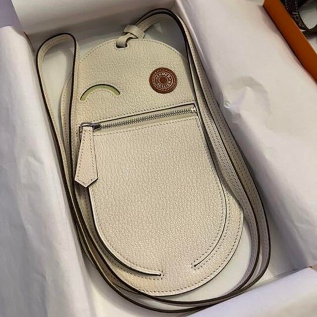 【新品未使用】エルメス　HERMES インザループ　スマホケース　スマイル