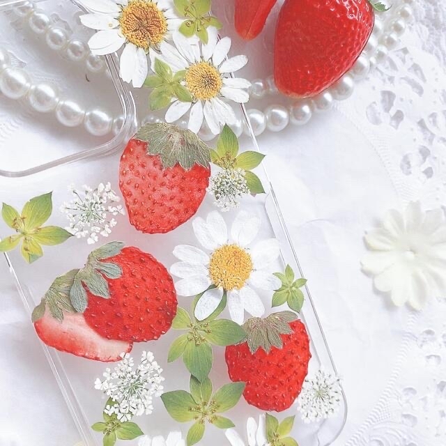 全機種対応♡いちご畑のスマホケース♡押し花スマホケース♡Androidケース♡ スマホ/家電/カメラのスマホアクセサリー(Androidケース)の商品写真