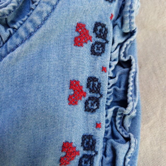 Bonpoint(ボンポワン)のBONTON 　刺繍　フリル　デニムシャツ　10A キッズ/ベビー/マタニティのキッズ服女の子用(90cm~)(ブラウス)の商品写真