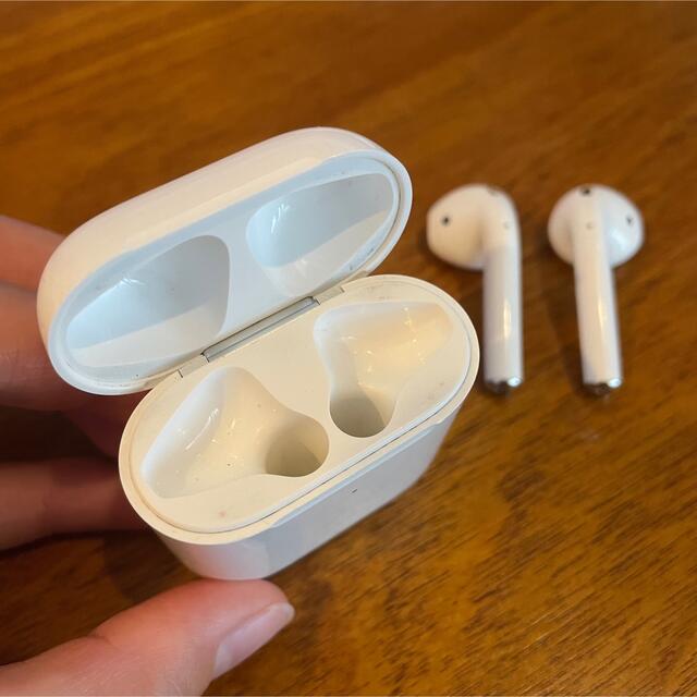 Apple(アップル)の中古 AirPods エアーポッズ 第2世代 ケーブル付き スマホ/家電/カメラのオーディオ機器(ヘッドフォン/イヤフォン)の商品写真