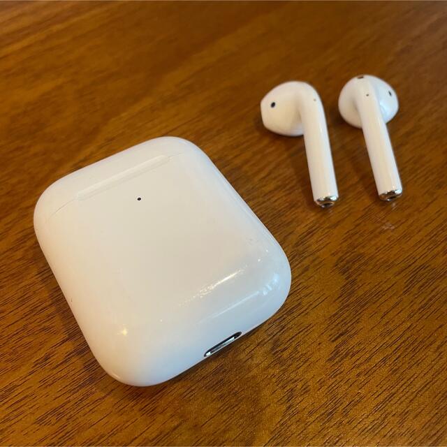 Apple(アップル)の中古 AirPods エアーポッズ 第2世代 ケーブル付き スマホ/家電/カメラのオーディオ機器(ヘッドフォン/イヤフォン)の商品写真