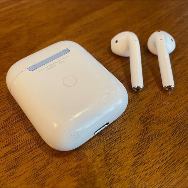 Apple(アップル)の中古 AirPods エアーポッズ 第2世代 ケーブル付き スマホ/家電/カメラのオーディオ機器(ヘッドフォン/イヤフォン)の商品写真