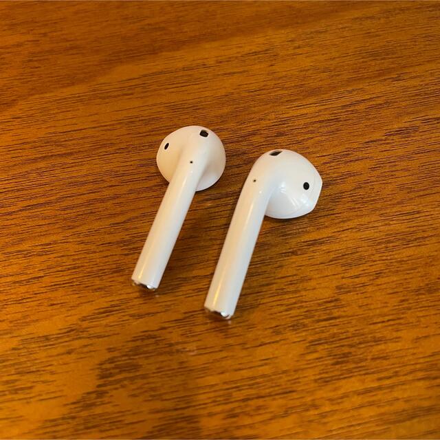 Apple(アップル)の中古 AirPods エアーポッズ 第2世代 ケーブル付き スマホ/家電/カメラのオーディオ機器(ヘッドフォン/イヤフォン)の商品写真